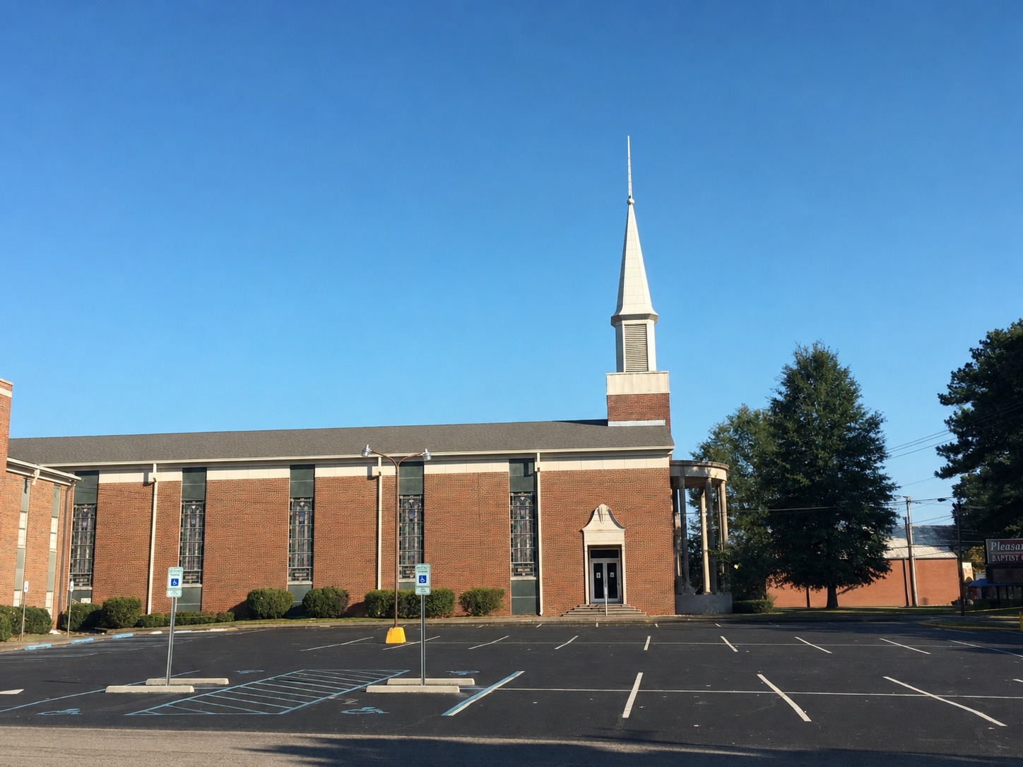 Pleasant Ridge Baptist Church — side elevation